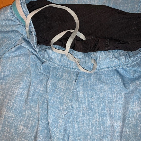 Men's Blue Lululemon 5” Shorts - Picture 3 of 4